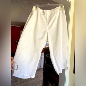 Croft & Barrow (size LG) white capris